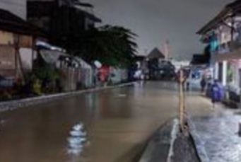 Hujan Deras Sejak Sore Banjir Melanda Garut Hingga Ratusan Orang Mengungsi