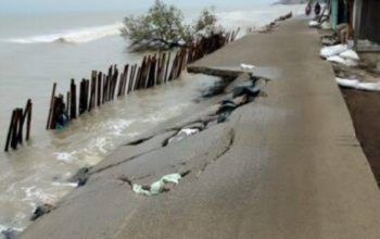 Abrasi pantai utara Karawang (Lintasbatas.news)