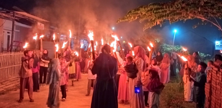 Keseruan Warga Perum Kalangsari Indah, Pawai Obor Sambut 1 Muharram