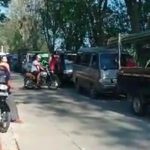 Proyek Pelebaran Jalan Sebabkan Macet Panjang Setiap Sore di Depan Kecamatan Kutawaluya