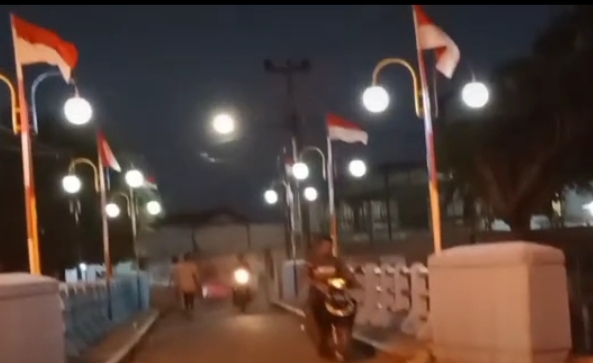 Kades Instruksikan Pemasangan Bendera Sejak Dini