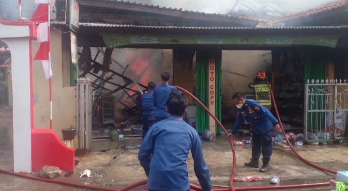 Sebuah Ruko Fotocopy di Lalap Si Jago Merah