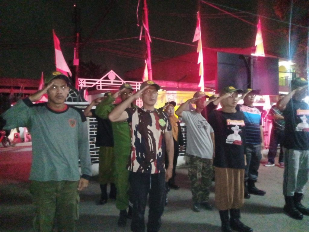 Linmas Dilatih Baris Berbaris Langsung Oleh Kades Wadas, Persiapan Lomba Antar Desa.