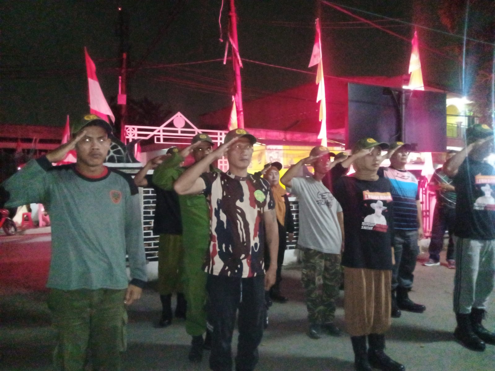 Linmas Dilatih Baris Berbaris Langsung Oleh Kades Wadas, Persiapan Lomba Antar Desa.