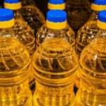 Minyak curah dikemas premium. (Lintasbatas.news)