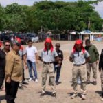 Persiapan Kirab dan Pengibaran bendera Merah Putih. (Lintasbatas.news)