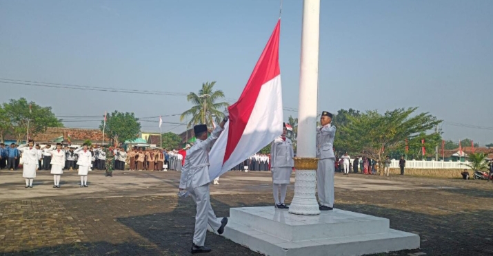 Berjalan Sukses, Polri Hadiri Upacara HUT RI Ke -77 di Lapangan Kecamatan Cilebar