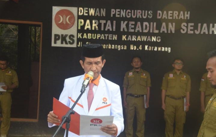 Peringati HUT RI KE 77 Tahun, Hidmat DPD PKS Karawang Laksanakan Upacara Bendera