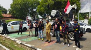 Forum Buruh Karawang dan Serikat Buruh Mandiri Unicorn Demo di Disnaker. (Lintasbatas.news)