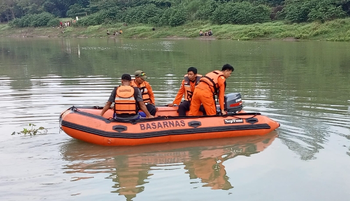 Terseret Arus Saat Bermain di Sungai Citarum, Seorang Anak di Karawang Tenggelam