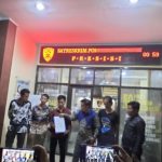 Didampingi puluhan wartawan dan kuasa hukumnya. (Lintasbatas.news)