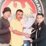 Serah terima SK DPC GMI Kabupaten Karawang. (Lintasbatas.news)