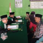 Sidang Itsbat Nikah di Luar Gedung Pengadilan Agama Karawang