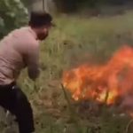 Kapolsek Telukjambe Timur AKP Ryan Faisal merespon cepat laporan kebakaran. (Lintasbatas.news)