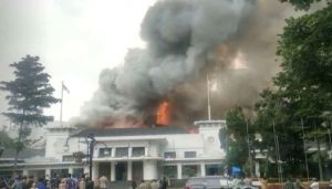 Kebakaran salah satu gedung di Kantor Wali Kota Bandung. (Lintasbats.news)