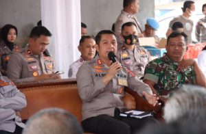 Ngawangkong sareng Kapolres Karawang. (Lintasbatas.news)