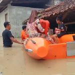 Sekitar 100 rumah dan 330 jiwa terdampak banjir. (Lintasbatas.news)