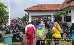 Polsek Pedes lakukan kegiatan pengamanan jalan santai dalam rangka HUT PGRI yang ke-76. (Lintasbatas.news)