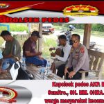 Nawangkong bareng Kapolsek Pedes. (Lintasbatas.news)