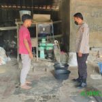 Bhabinkamtibmas Polsek Pedes Sambangi Masyarakat Tingkatkan Keamanan