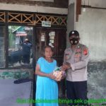 Polsek Pedes Giat Sambang Warga Dan Berikan Bansos