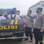Polisi Angkut Pelajar Dengan Mobil Patroli