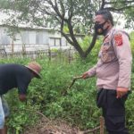 Anggota Polsek Pedes Giat Bersih Bersih Cegah Banjir