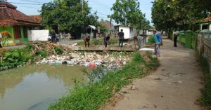 Pemdes Kutamakmur giat bersih bersih. (Lintasbatas.news)