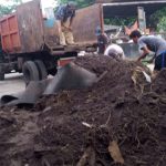 Armada Dinas Lingkungan Hidup, angkut limbah perusahaan. (Lintasbatas.news)