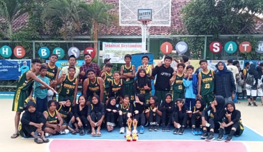 Basket SMP Negeri 2 Kutawaluya Sabet Juara 2 dan 3