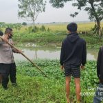 Kapolsek Pedes Bersihkan Saluran Irigasi