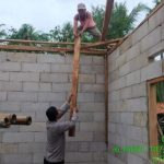 Dekat Dengan Warga, Polsek Pedes  Bantu Bangun Rumah Warga