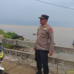 Pastikan Warga Aman, Kapolsek Pedes Antisifasi Banjir Rob