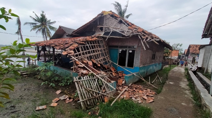 Rumah Misnan Ambruk