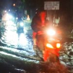 Jalan Cikangkung Banjir Akibat Drainase Yang Tidak Memadai