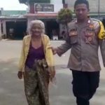 Wujud Kepedulian, Polsek Pedes Bantu Nenek Menyebrang Jalan