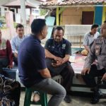 Jumat Curhat, Kapolsek Tirtajaya Jemput Bola Datangi Tim Tenaga Kesehatan Puskesmas