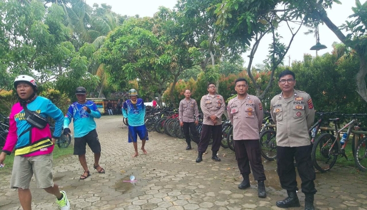 Polsek Tirtajaya, Kawal Peserta Gowes Bersama Kang Saan Mustopa