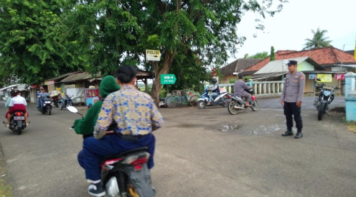 Antisipasi Kemacetan Personel Polsek Tirtajaya Rutin Gatur Lalin