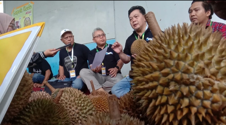 Durian asli Karawang dikenal dengan sebutan Durian Loji. (Lintasbatas.news)