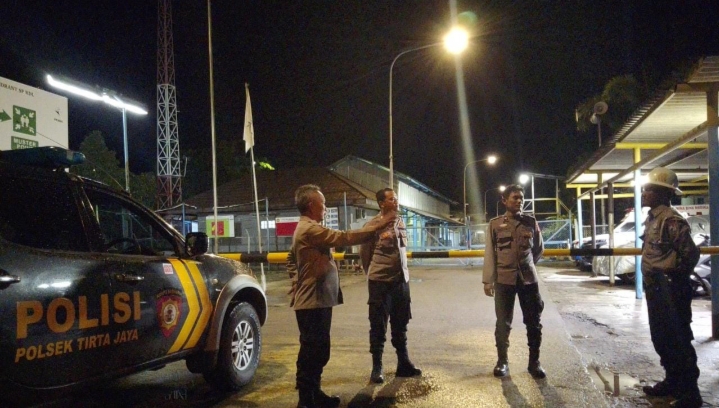 Tingkatkan Kamtibmas, Polsek Tirtajaya Laksanakan Patroli Lokasi Objek Vital Pertamina