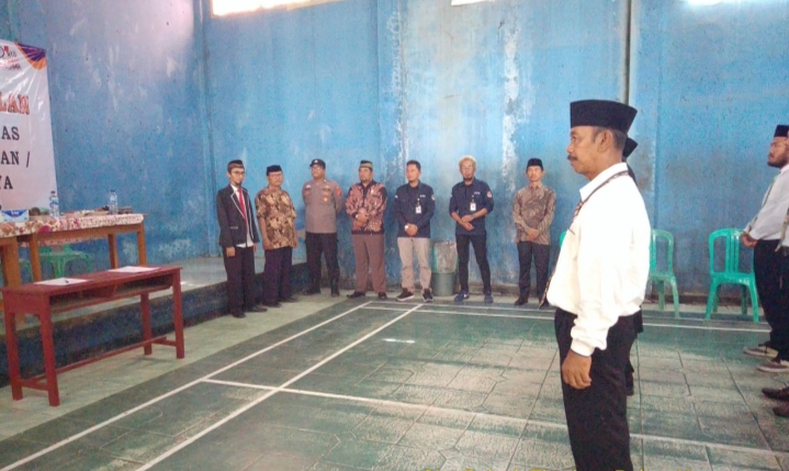 Polsek Tirtajaya Hadiri Acara Pelantikan dan Pembekalan Anggota Panitia Pengawas Pemilu