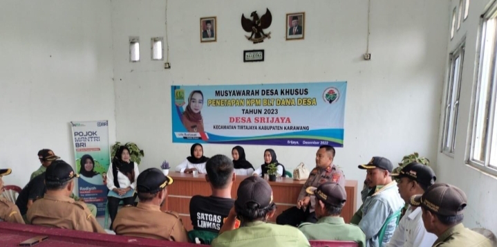 Kapolsek Tirtajaya Laksanakan Jumat Curhat Bersama Aparatur Desa Srijaya