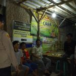 Anggota Polsek Tirtajaya Bersama Linmas dan Masyarakat Desa Bolang Saat Ngawangkong