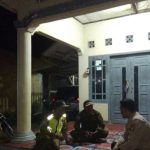 Ciptakan Lingkungan Aman dan Kondusif Pada Malam Hari, Anggota Polsek Tirtajaya Imbau Kepada Linmas
