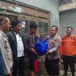Kapolsek Tirtajaya Berikan Bantuan Sembako untuk Korban Kebakaran