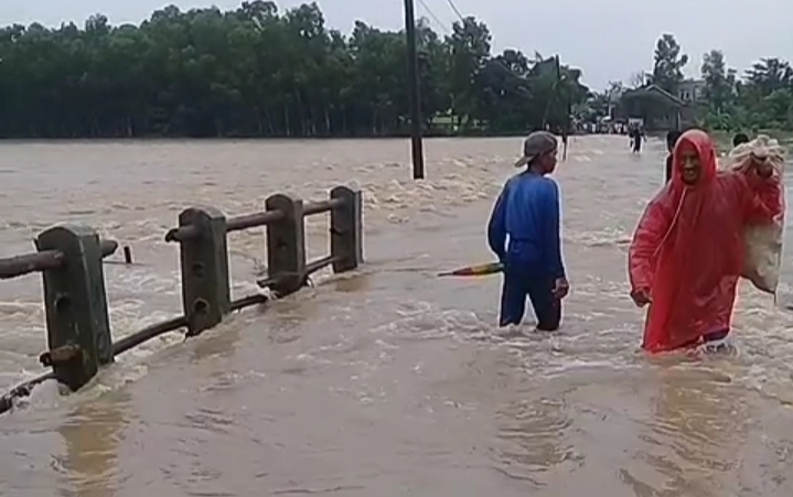 Kali Ciwadas Meluap Beberapa Wilayah Mengalami Banjir