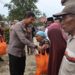 Polisi, Berbagi Kepada Warga Kurang Mampu, Wujud Program Ramadhan Barokah