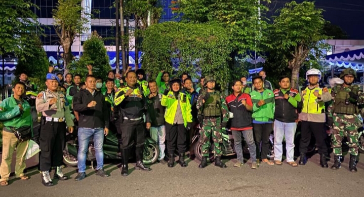 Kompak Kapolres, Dandim 0605/ Subang dan Danyon 312 Kalahitam Patroli Sahur Kepada Tunawisma Dan Pemulung