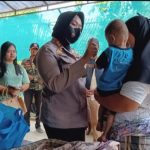 Hari weekend, Polisi Blusukan Jenguk Balita Yang Mengalami Bocor Jantung di Desa Bobos, Legonkulon